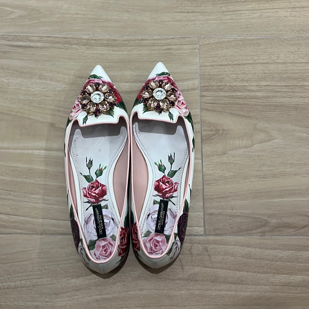 DOLCE&GABBANA
Embelished Floral Flats